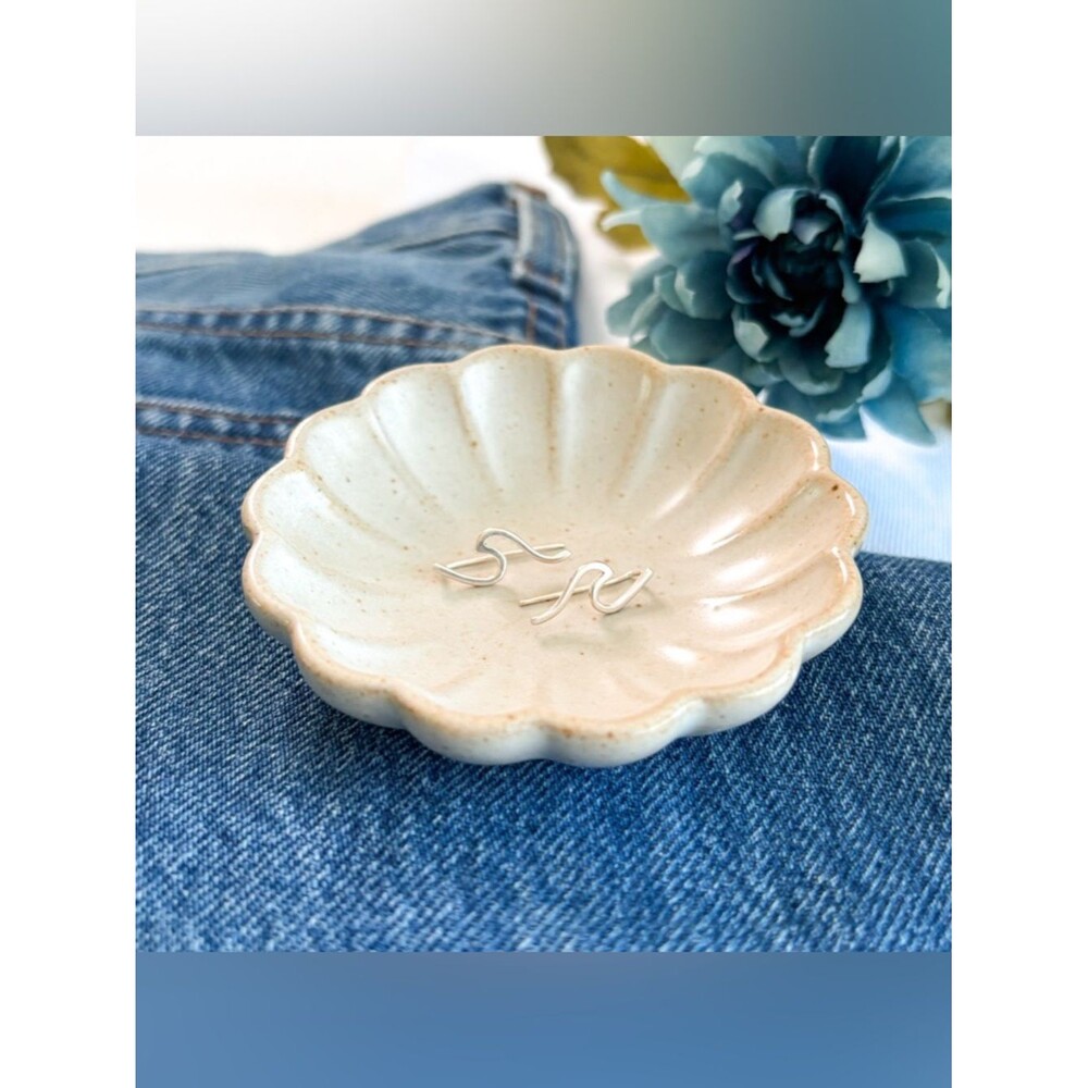 Pura Vida wave earrings.